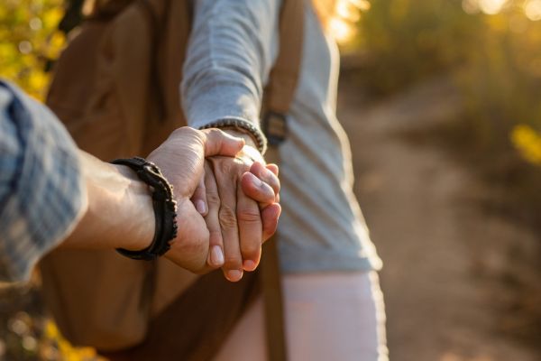 Hand in Hand Wandern